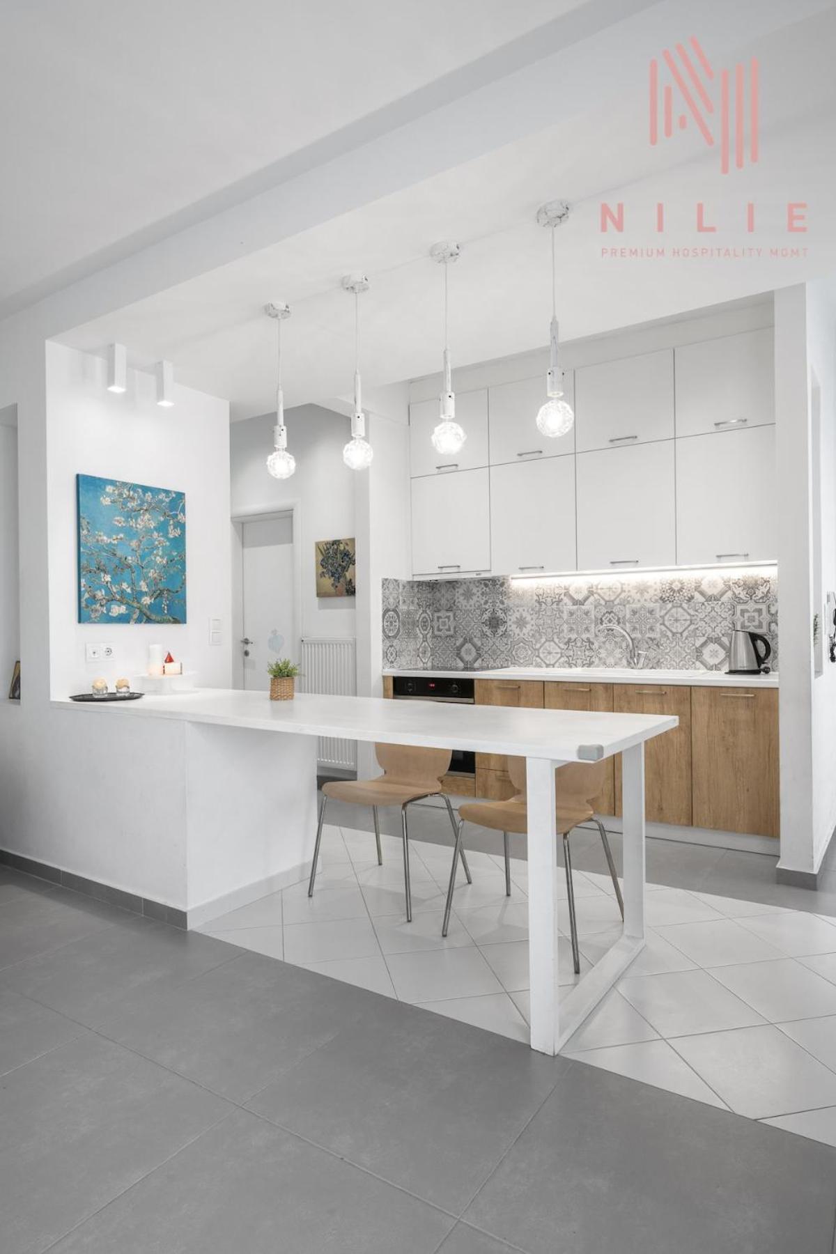 Pendente, Nilie Hospitality Mgmt Apartment